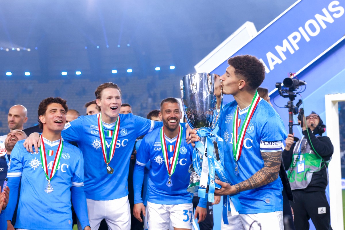 نابولي يتوّج بلقب كأس السوبر في الرياض. (أ ف ب)
