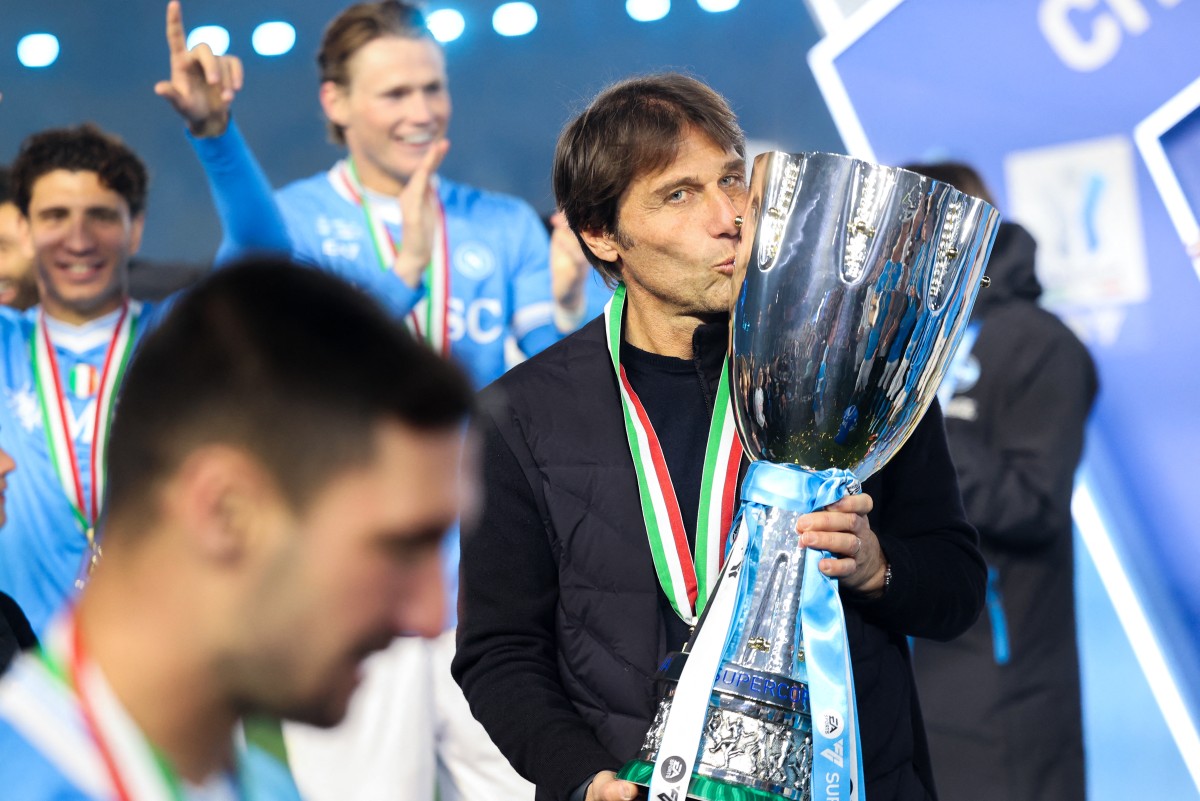 نابولي يتوّج بلقب كأس السوبر في الرياض. (أ ف ب)