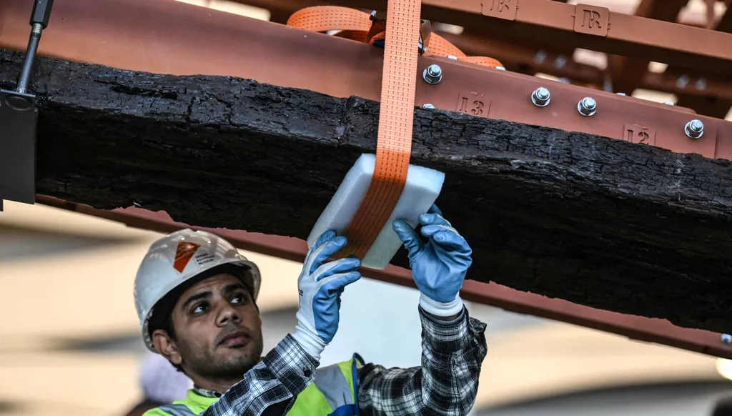 ترميم علني في المتحف المصري الكبير... ما هو المركب الشمسي الثاني لخوفو؟