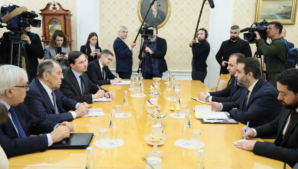 زيارة سورية مفاجئة إلى موسكو: إدارة التوازنات في لحظة إقليمية ضاغطة