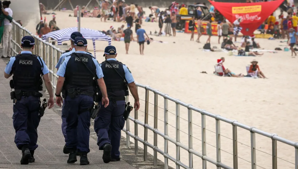 اعتقال أسترالي لتأييده هجوم بونداي في منشور