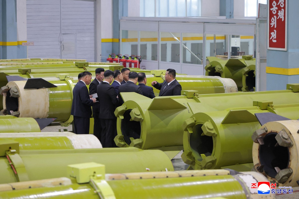 جولة كيم في المصنع (أ ف ب).