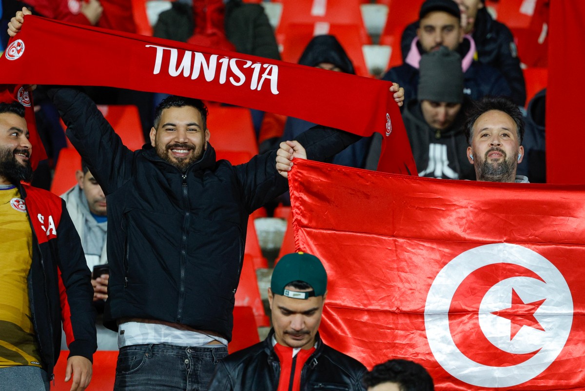 الجمهور التونسي في المدرجات. (أ ف ب)