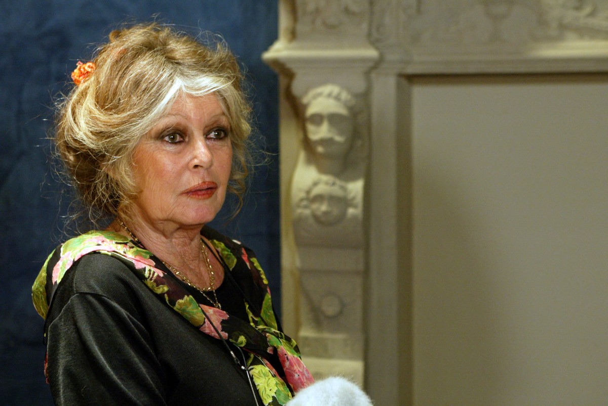 في الجمعية الوطنية الفرنسية بعد مؤتمر انتقدت خلاله المسالخ، عام 2003. (أ ف ب)