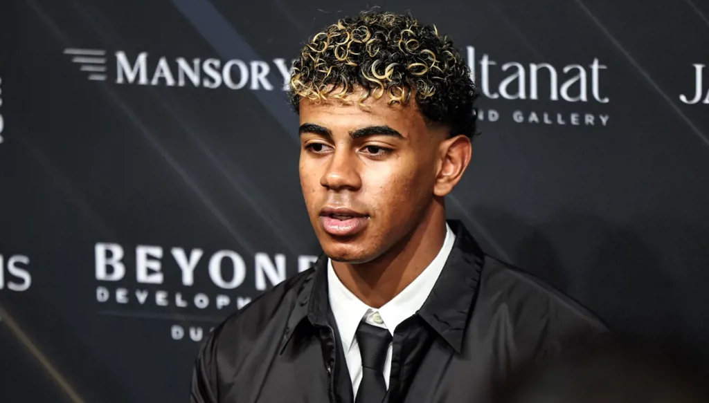 يامال يكشف مشاعره بعد زيارة مسجد الشيخ زايد في الإمارات (فيديو)