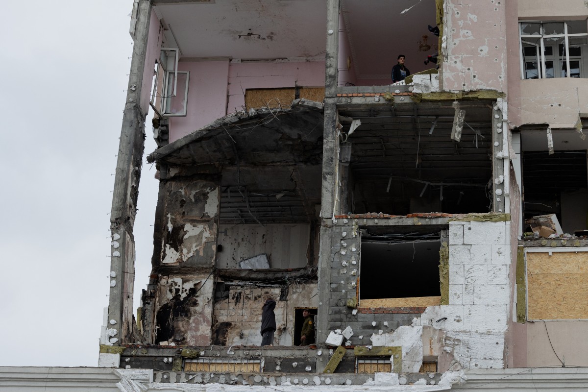 مبنى متضرّر في كييف. (أ ف ب)
