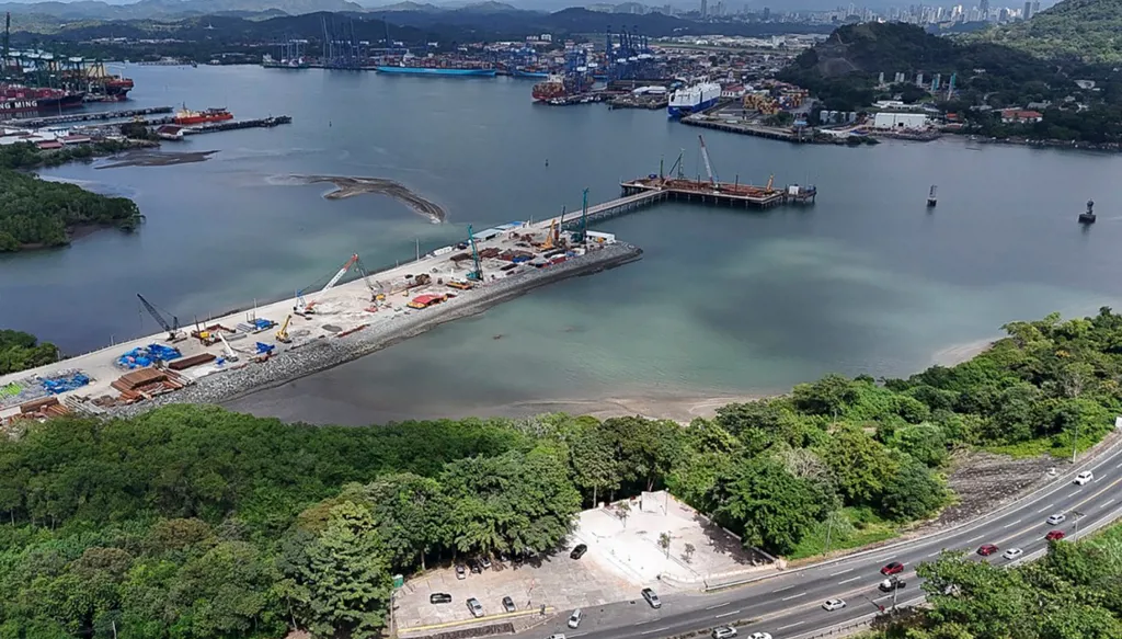 بكين تستنكر هدم نصب تذكاري صيني عند مدخل قناة بنما