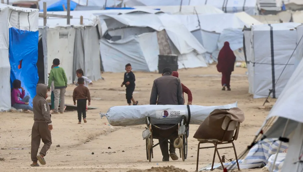 الاتحاد الأوروبي يحذر إسرائيل: تعليق عمل منظمات غير حكومية في غزة سيمنع وصول مساعدة حيوية