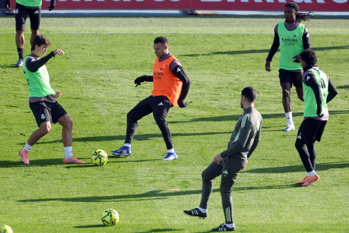 مبابي خلال تمارين ريال مدريد. (أ ف ب)