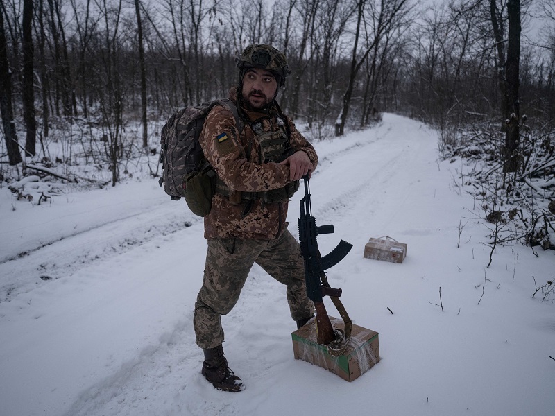 .جندي اوكراني في دونيتسك، (ا ف ب)