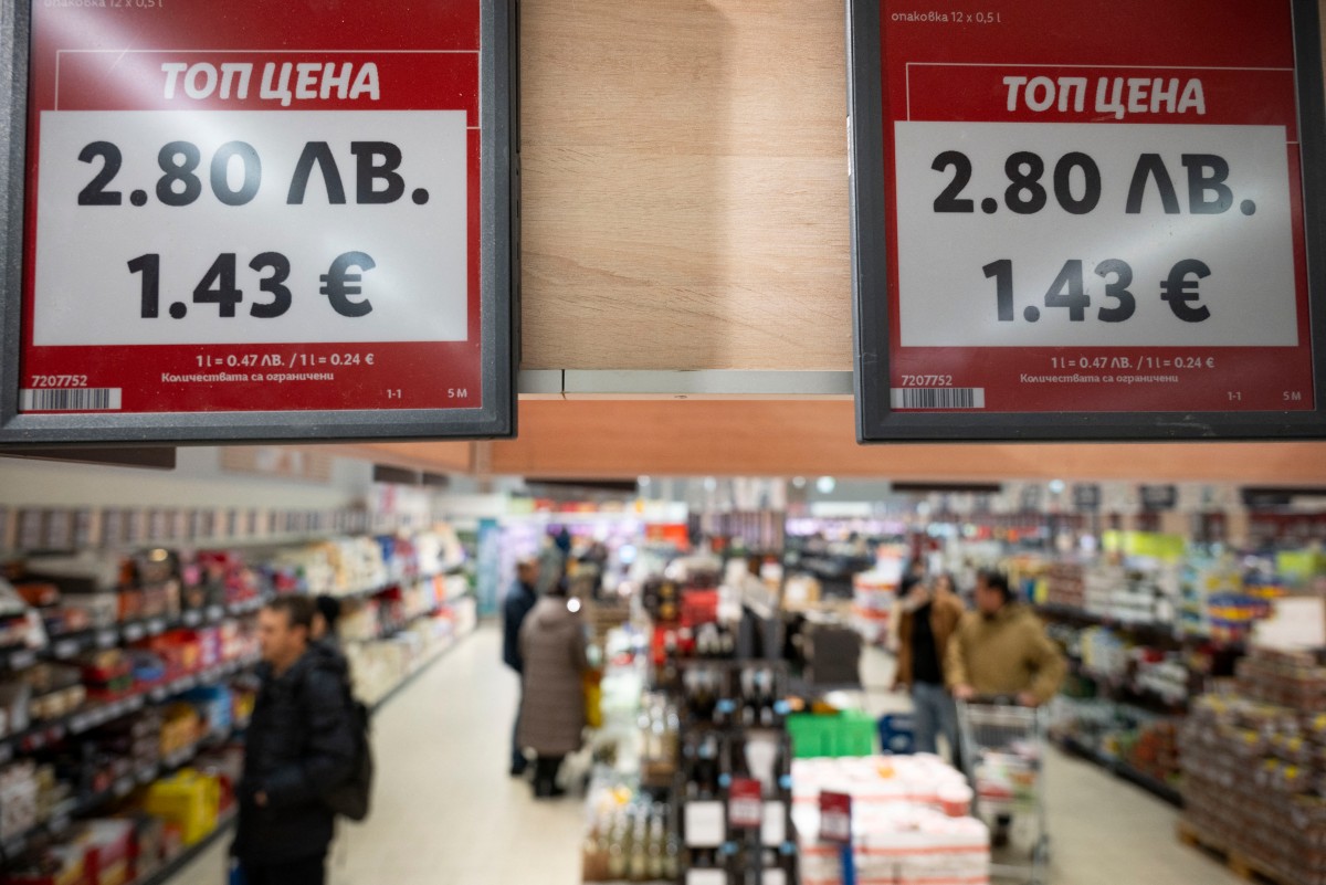 مركز تجاري في صوفيا. (أ ف ب)