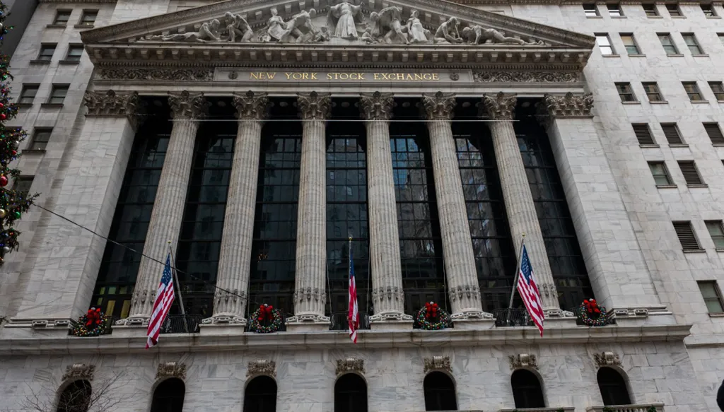 من كراكاس إلى وول ستريت.. كيف تؤثر أزمة فنزويلا على الدولار والنفط والذهب؟