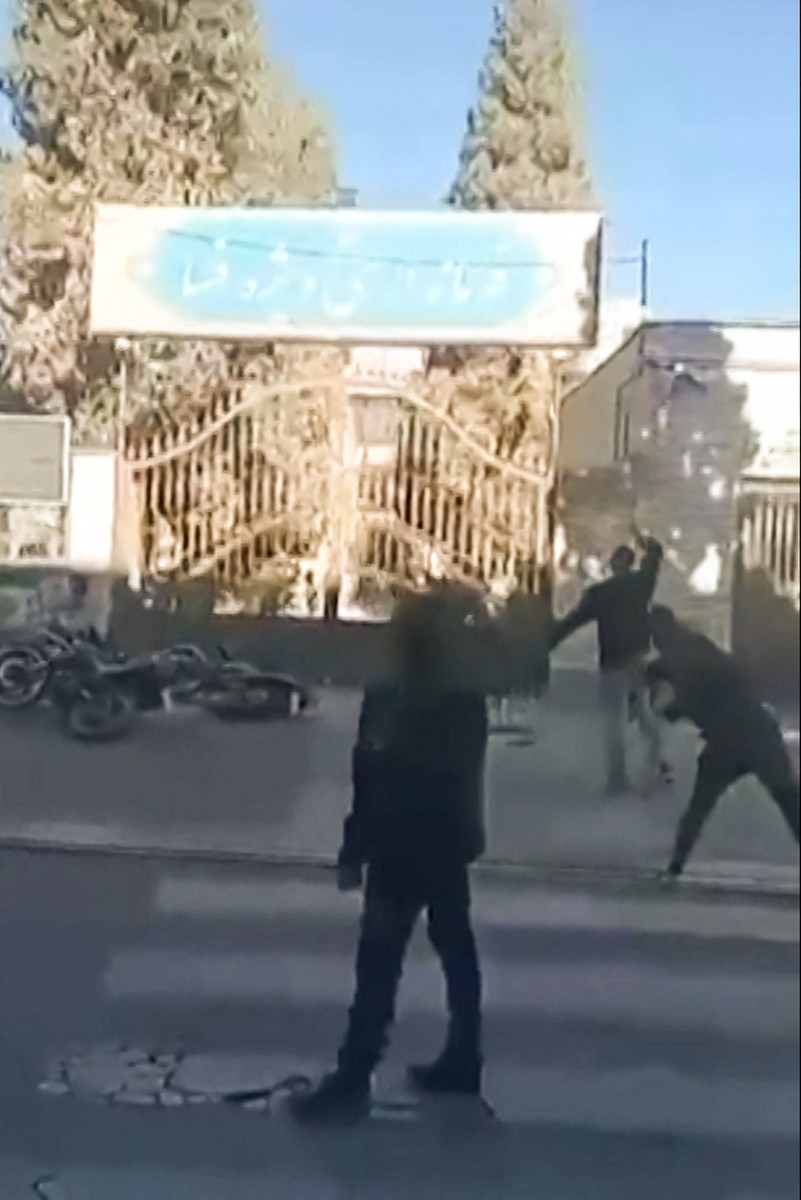 تظاهرات في شوارع إيران (أ ف ب)