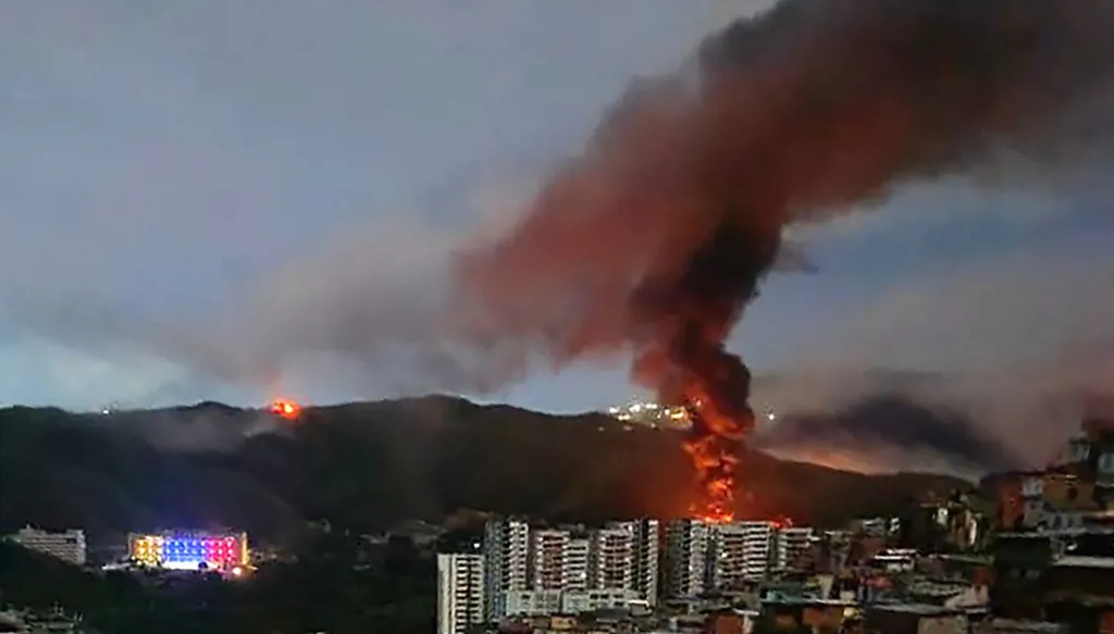 بالصور والفيديو - ضربات أميركية على فنزويلا... وترامب يعلن اعتقال مادورو