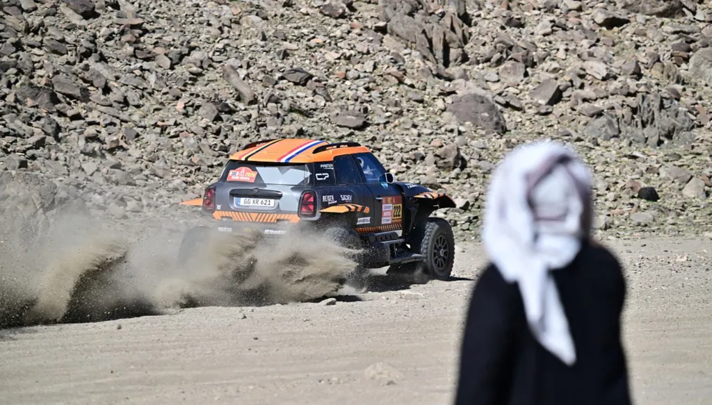 داكار 2026 يبدأ بالمفاجآت: عقوبة قاسية ليزيد الراجحي وتألق دو ميفيوس