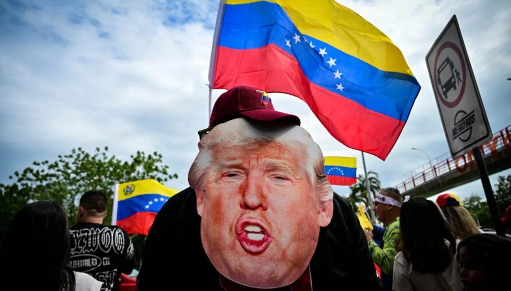 إسرائيل تحتفي بـ"شرطي العالم" ترامب: رسائل القوّة من كاراكاس إلى طهران