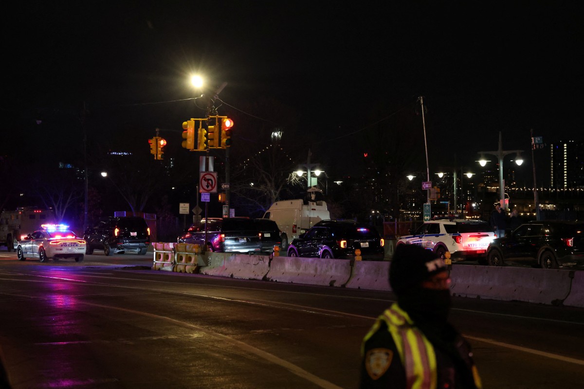 موكب سيارات يحمل الرئيس الفنزويلي المخلوع نيكولاس مادورو يغادر مطار ويستسايد هليبورت في نيويورك في 3 يناير 2026. (أ ف ب)