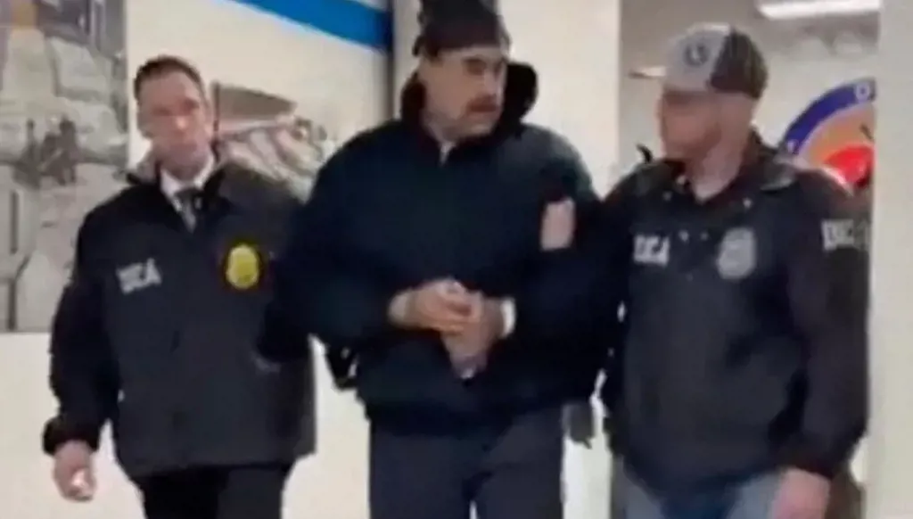 واشنطن تسمح لمادورو باستخدام أموال فنزويلية للدفاع عن نفسه