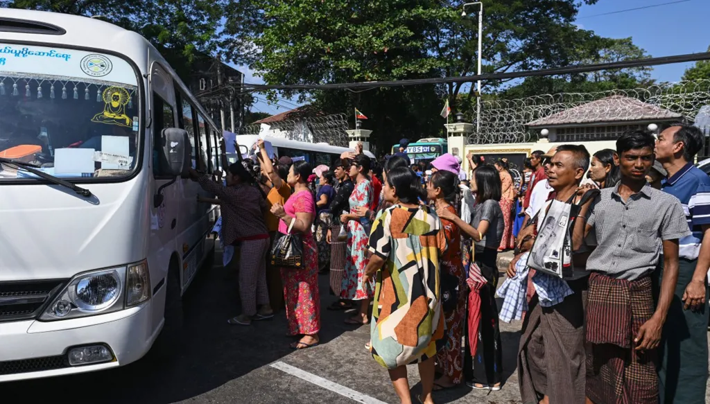 المجلس العسكري البورمي يفرج عن أكثر من 6000 سجين