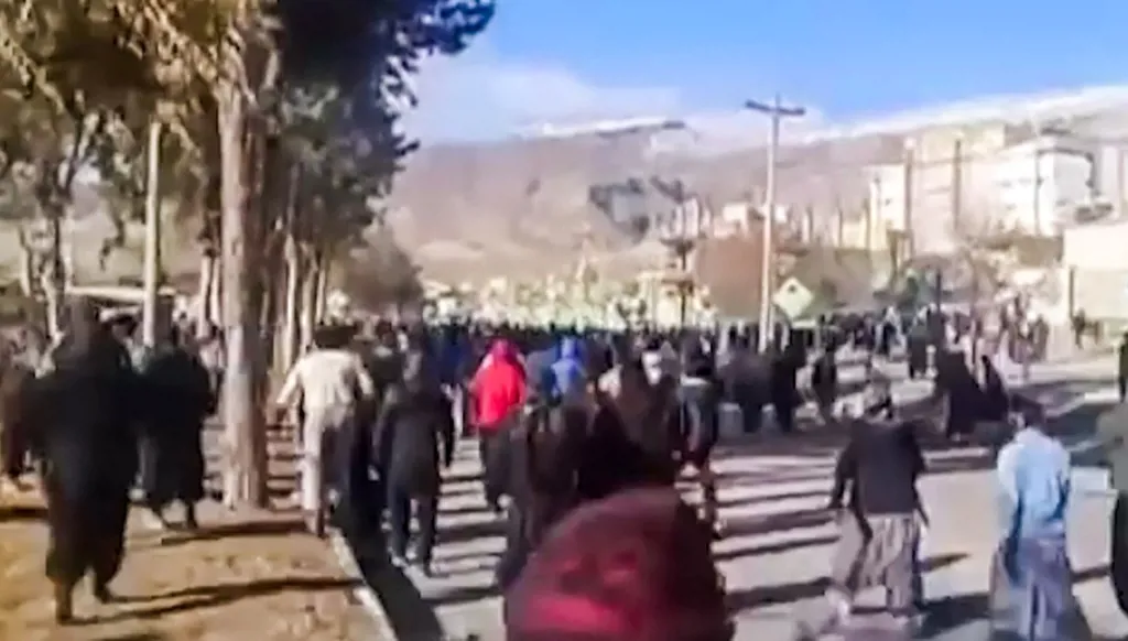 قتيلان و30 جريحاً في اشتباكات بجنوب غرب إيران