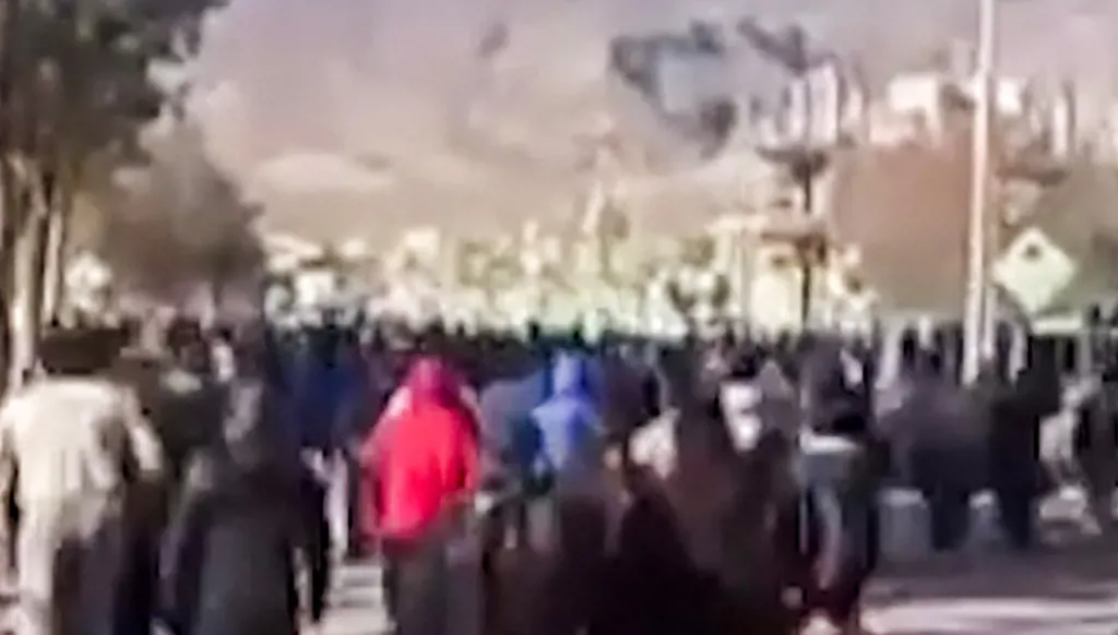 نظامٌ إيرانيٌ ميؤوس منه داخلياً وخارجياً