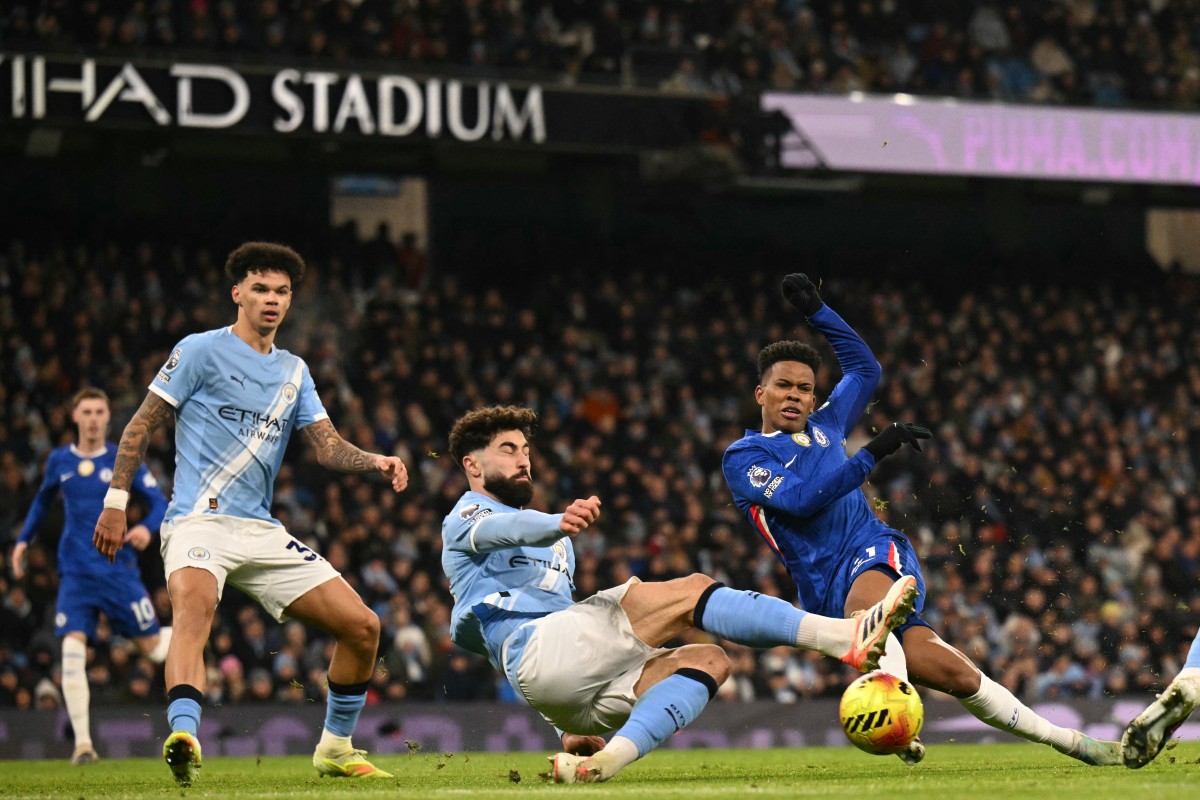 غفارديول خلال مباراة فريقه أمام تشيلسي. (أ ف ب)