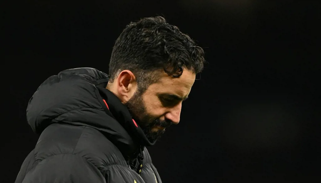 مانشستر يونايتد يعلن إقالة المدير الفني للفريق أموريم