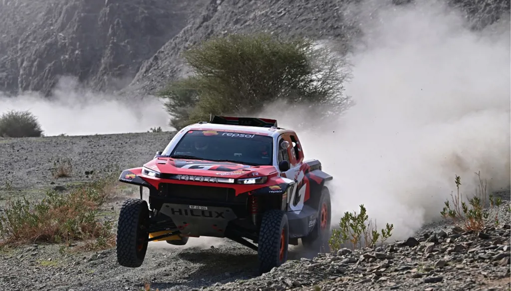 لاتيغان يُحلّق في المرحلة الرابعة ويتصدر رالي داكار أمام العطية