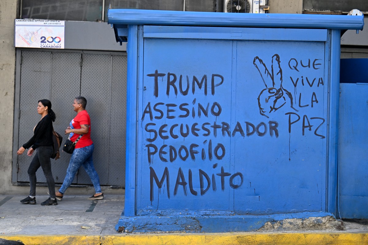 جدارية مناهضة للرئيس الأميركي دونالد ترامب في كراكاس. (أ ف ب)