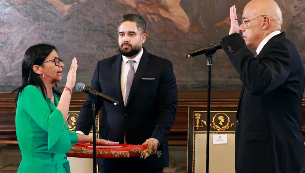 تقرير استخباراتي: مقرّبو مادورو الأقدر على ضبط الاستقرار في فنزويلا