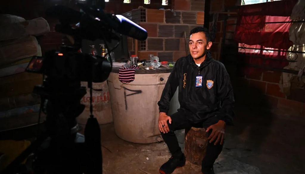 من كولومبيا إلى كراكاس... منشقّون أمنيون يترقّبون سقوط مادورو ويبحثون عن قيادة جديدة