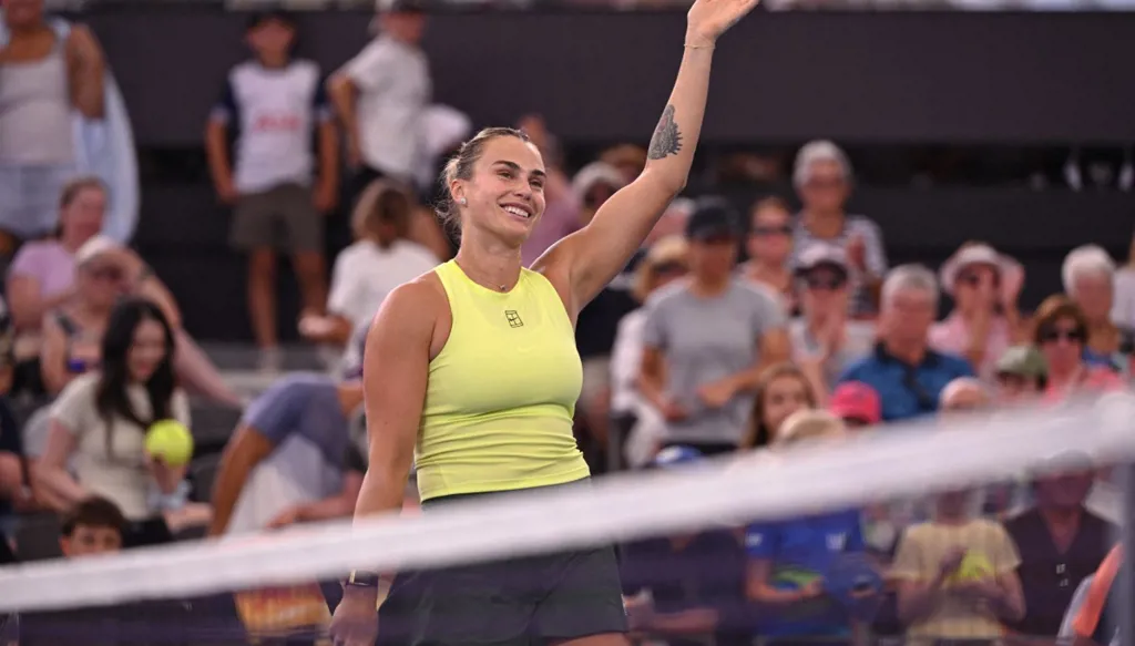 سابالينكا تشعر بالحزن وتدافع عن مباراة "معركة الجنسين"