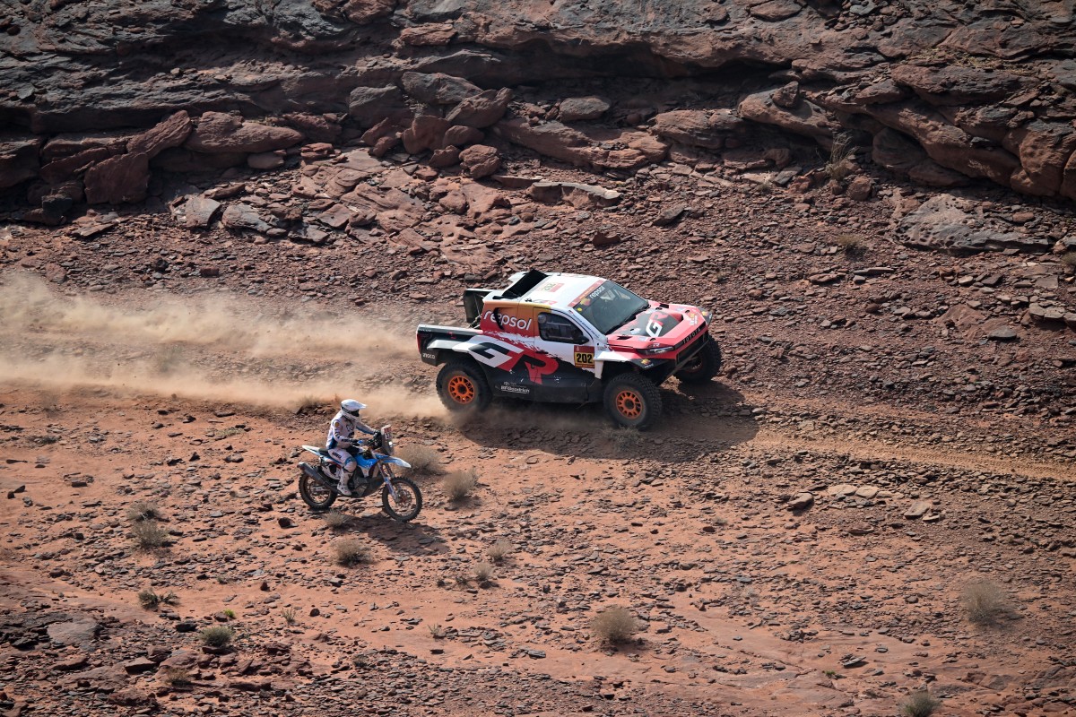 لاتيغان خلال المرحلة الرابعة لرالي داكار. (أ ف ب)