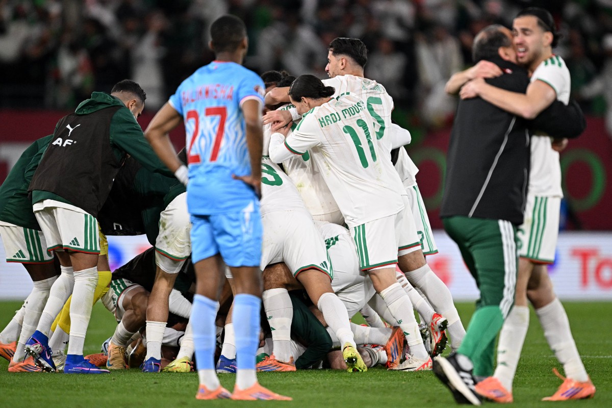 لاعبو الجزائر. (أ ف ب)