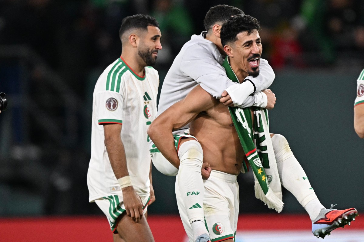 الجزائر تتأهل إلى ربع نهائي كأس أمم أفريقيا بهدف عادل بولبينة. (أ ف ب)