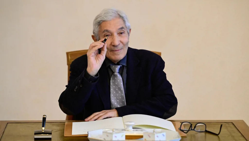 الكاتب بوعلام صنصال مرشّح لعضوية الأكاديمية الفرنسية بعد شهرين من الإفراج عنه