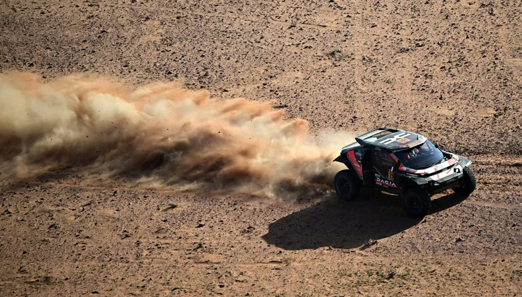 ناصر العطية يخطف الصدارة مجدداً في رالي داكار