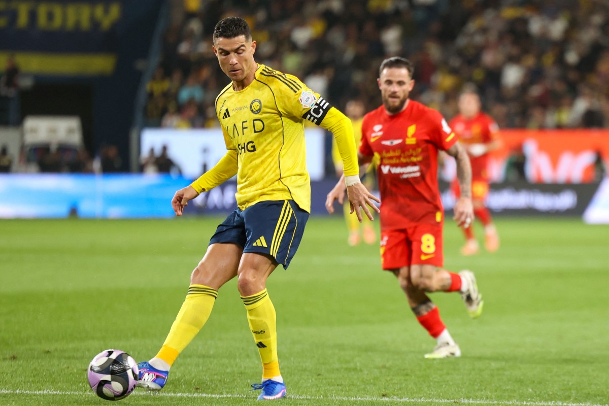 كريستيانو رونالدو بمواجهة القادسية. (أ ف ب)