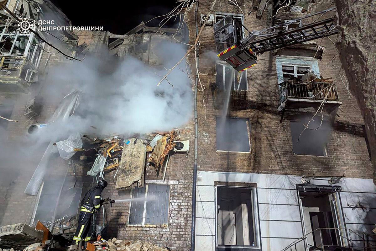 أضرار بمبنى في أوكرانيا. (أ ف ب)