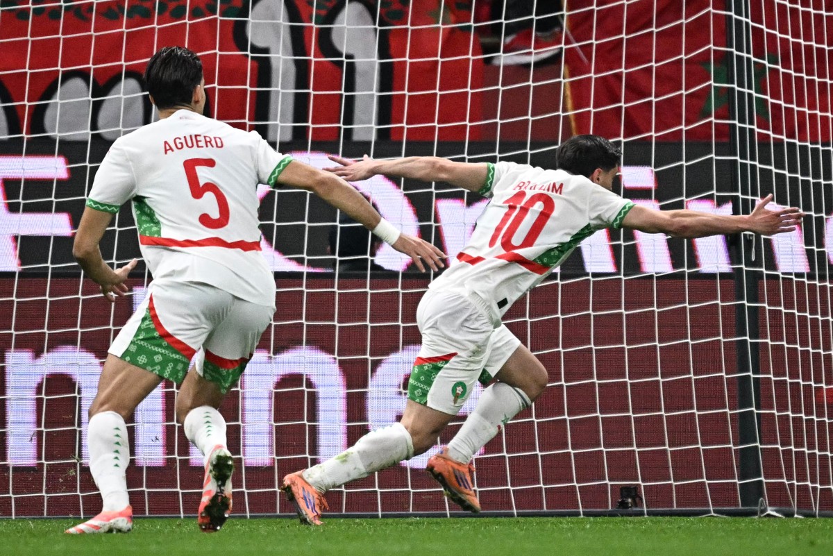 صور من الشوط الأول لمواجهة المغرب والكاميرون في ربع نهائي كأس أمم أفريقيا 2025. (أ ف ب) 