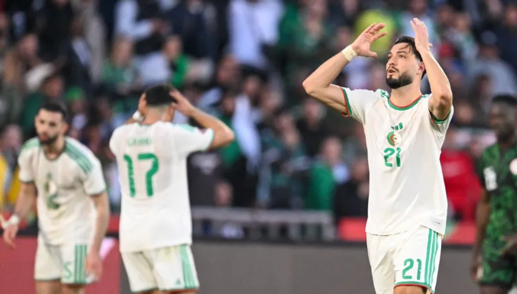 هل ظُلمت الجزائر أمام نيجيريا؟ نجم المنتخب يهاجم الحكم في كأس أمم أفريقيا (فيديو)