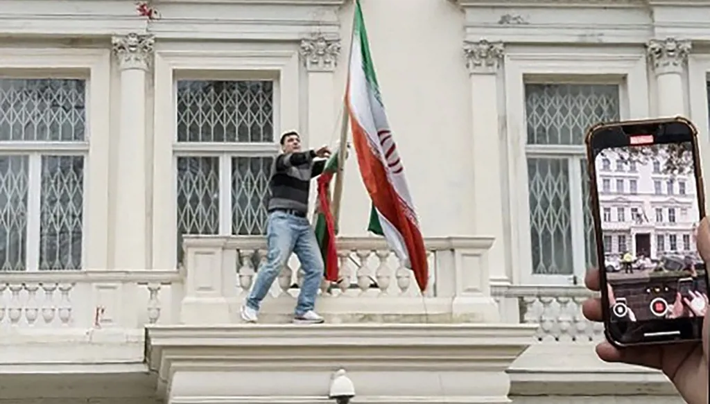 وزير الخارجية الإسرائيلي: ندعم الشعب الإيراني