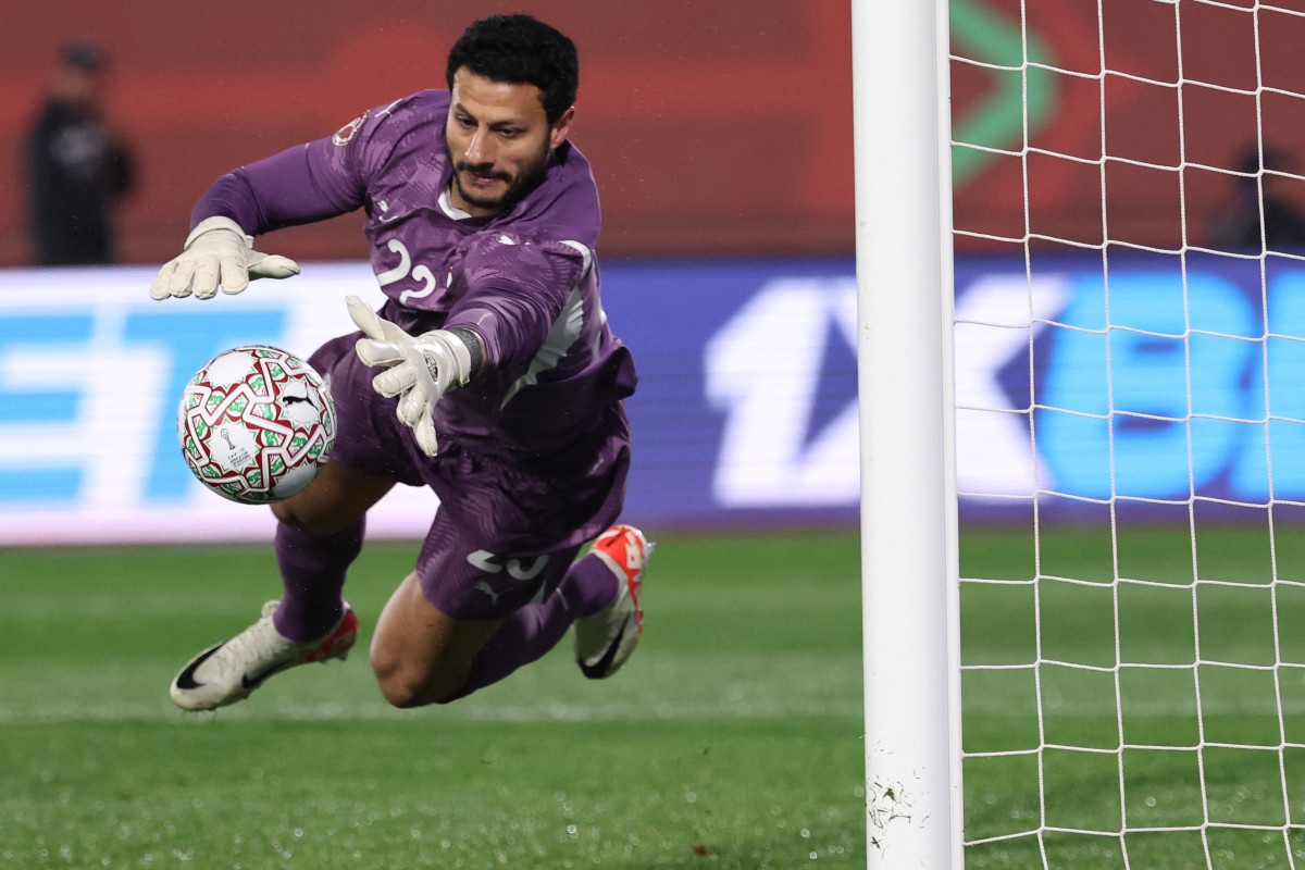الحارس المصري محمد الشناوي خلال كأس أمم أفريقيا. (أ ف ب)