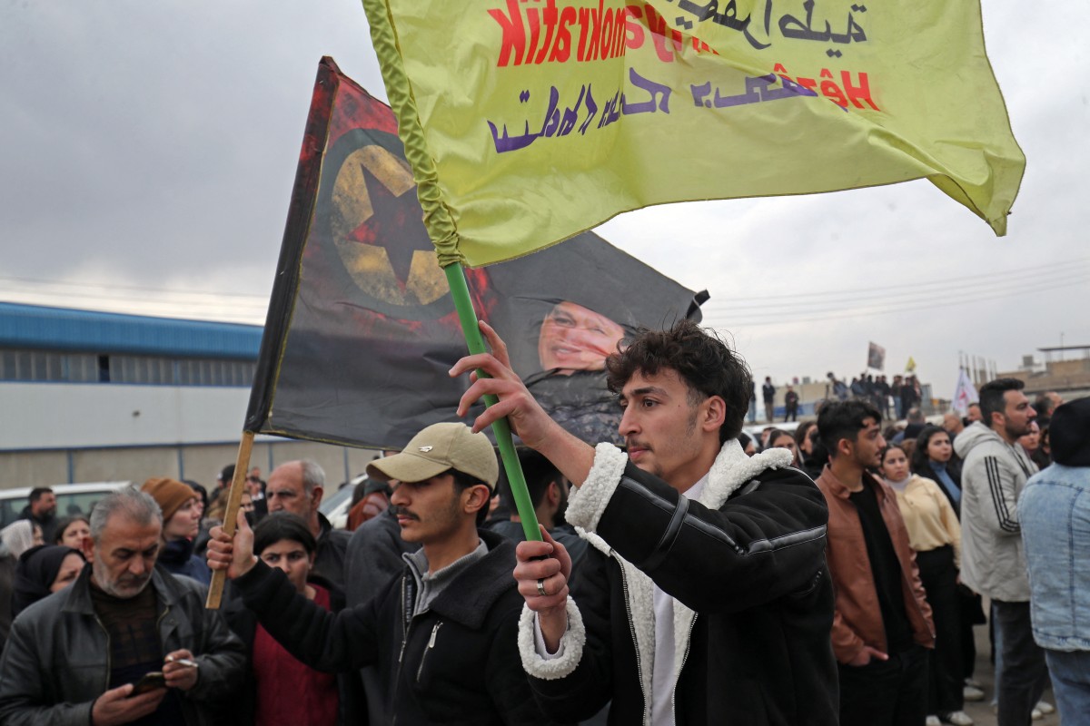 تجمع في مدينة القامشلي (أ ف ب).