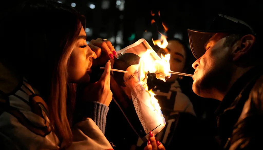 إيران بين المفاوضات والحرب... نقاط تساهل وتصلّب