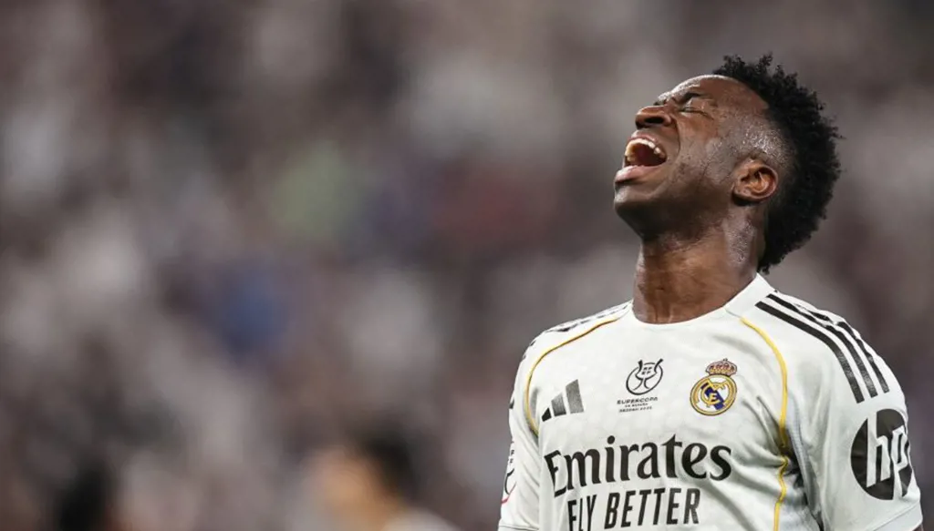 العنصرية تعود مجدداً... فينيسيوس في الواجهة