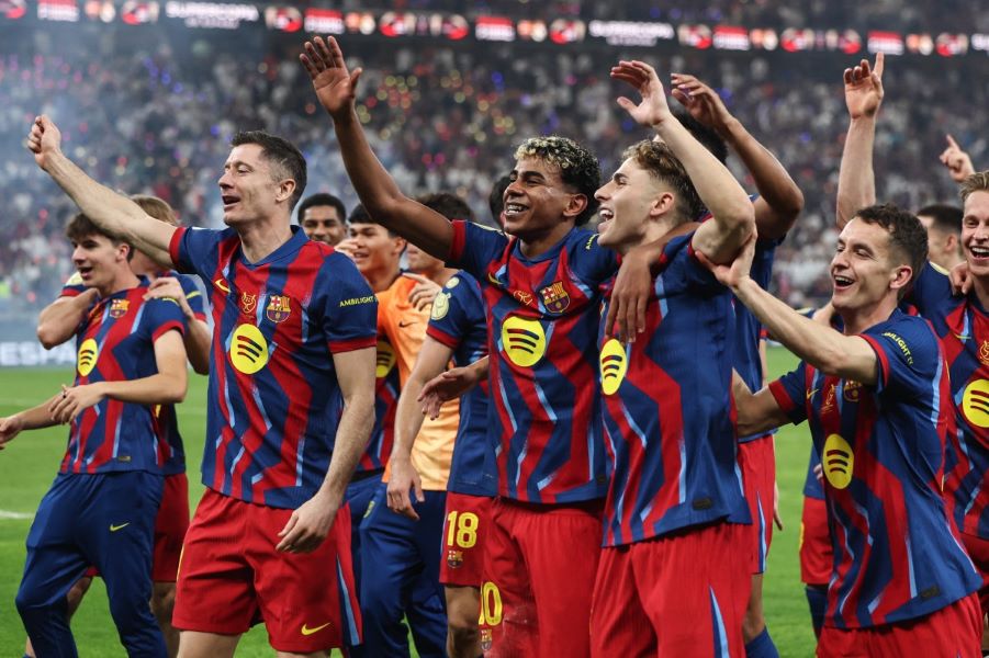 لاعبو برشلونة. (أ ف ب)