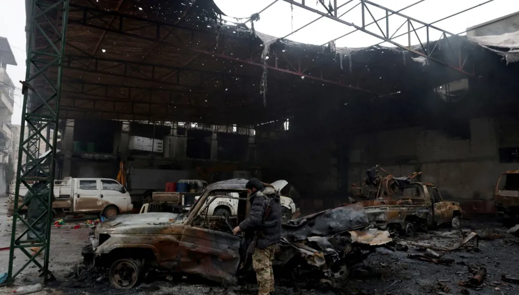 دير حافر واللعب على الحافة: تصعيد عسكري بلا حسم سياسي