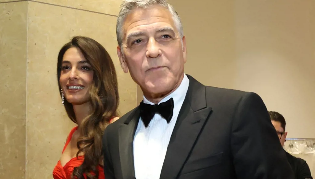 بعد نيله الجنسية... جورج كلوني يتحدث بالفرنسية على مسرح غولدن غلوب 2026 (فيديو)