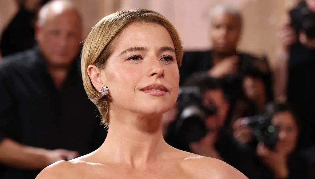 جيسي باكلي تفوز بـ"غولدن غلوب" 2026: "هامنت" يمنح زوجة شكسبير صوتاً في فيلمٍ عن الفقد